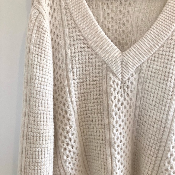 H&M White Pattern Knit Sweater - Size Small - Picture 3 of 8